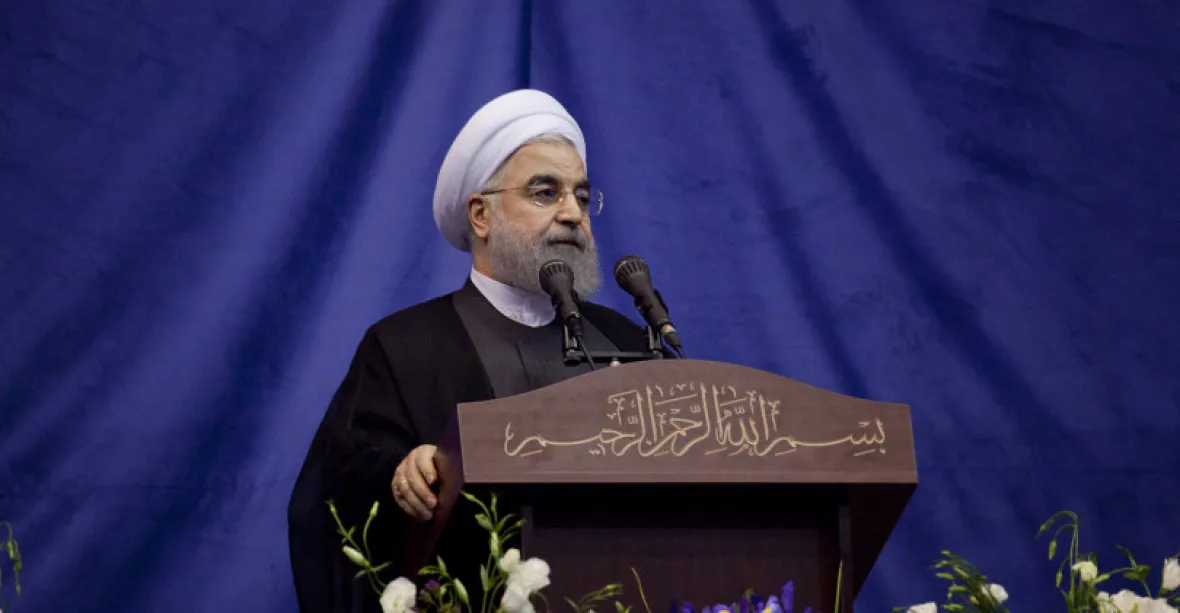Írán v pátek odstoupí od dalšího bodu jaderné dohody, řekl prezident Rúhaní