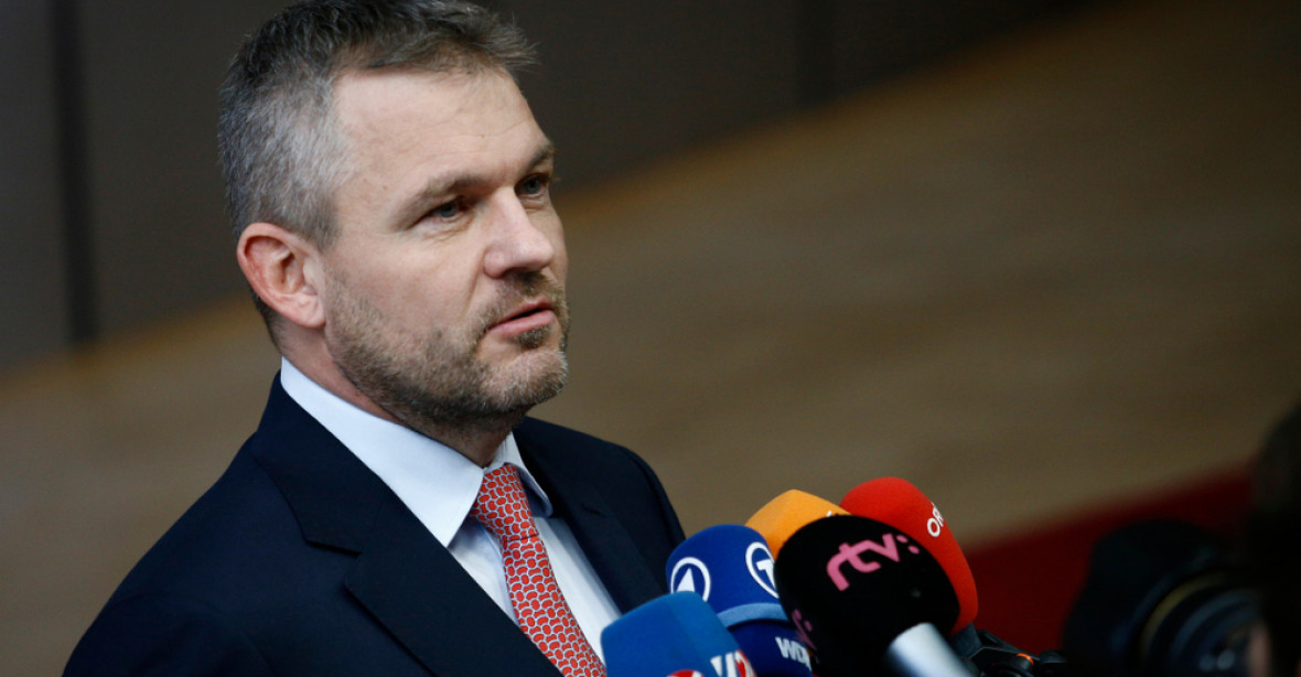 Slovenská koalice zablokovala schůzi poslanců o odvolání premiéra