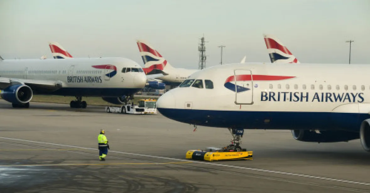Britští piloti stávkují za vyšší mzdy. Rušení letů se dotklo i Prahy