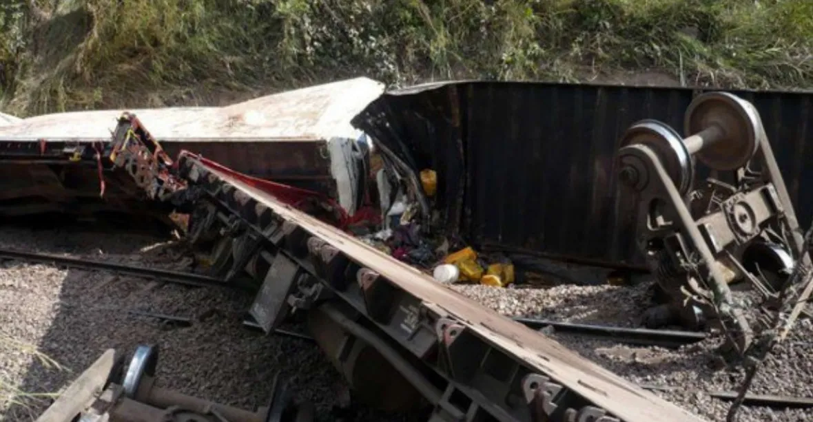 Při železniční nehodě v Kongu zemřelo nejméně 50 lidí