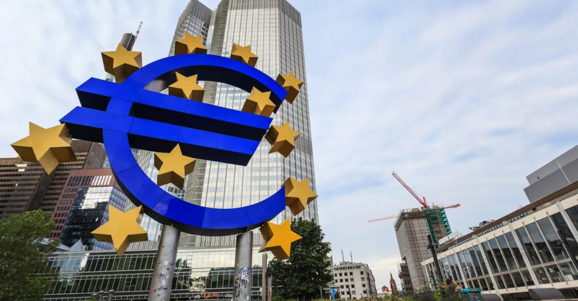 ECB rekordně snížila depozitní úrokovou sazbu, chystá se obnovit nákup dluhopisů