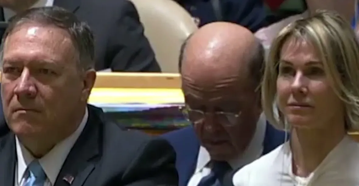 VIDEO: Ministr obchodu USA usnul během Trumpova projevu v OSN, zachytily ho kamery