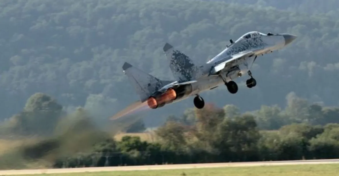 Na Slovensku se zřítila stíhačka MiG-29, pilot se katapultoval a přežil