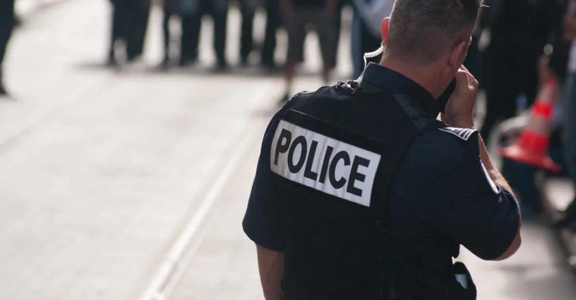 Policista na prefektuře u Notre-Dame zabil nožem čtyři kolegy. Nedávno přestoupil na islám