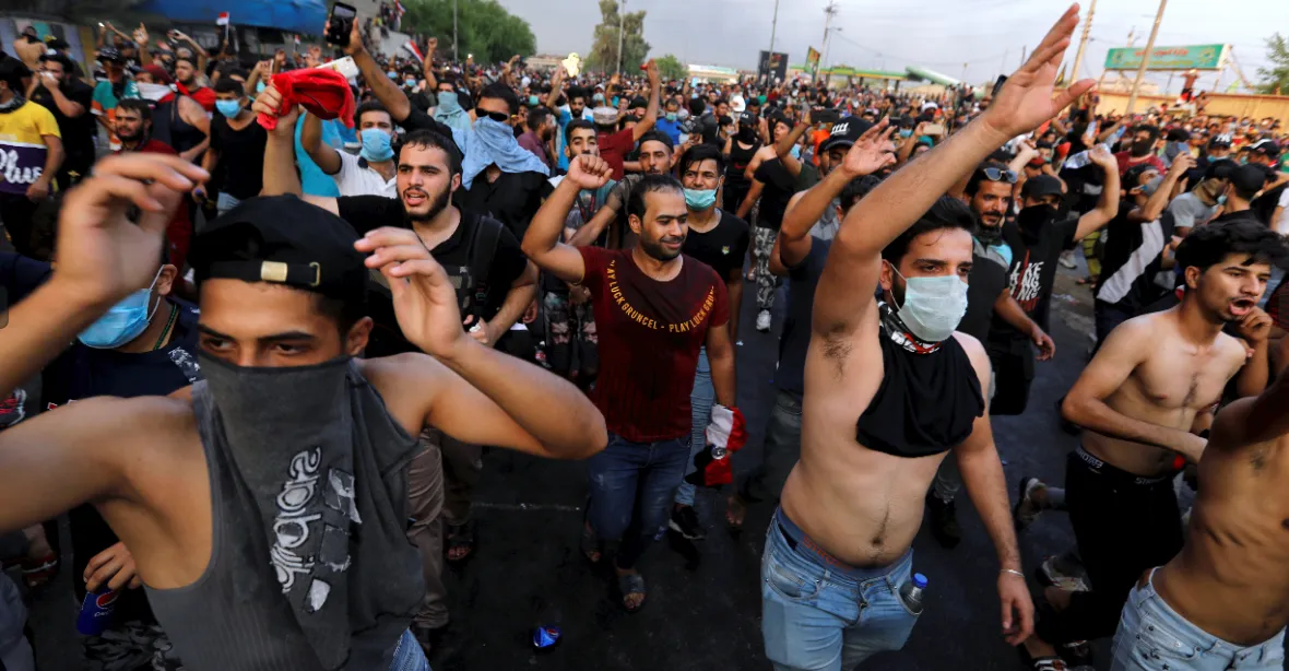 Přes 100 mrtvých a 6000 raněných. Masové protesty v Iráku proti korupci a nezaměstnanosti trvají