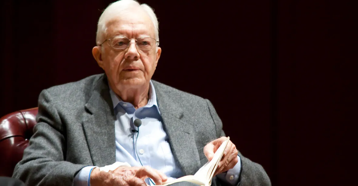 Bývalý americký prezident Jimmy Carter upadl, zranění mu museli sešít