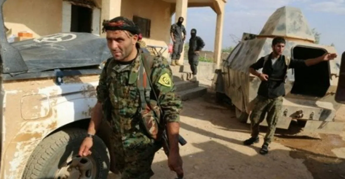 Kurdové po útoku Turecka ukončili boj proti Islámskému státu