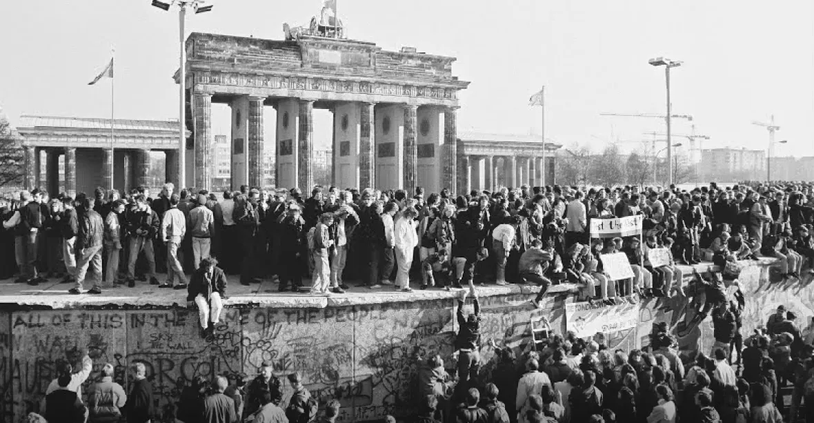 ČSSR uspíšila pád berlínské zdi. Kvůli tlaku na řešení krize kolem emigrace z NDR v Praze