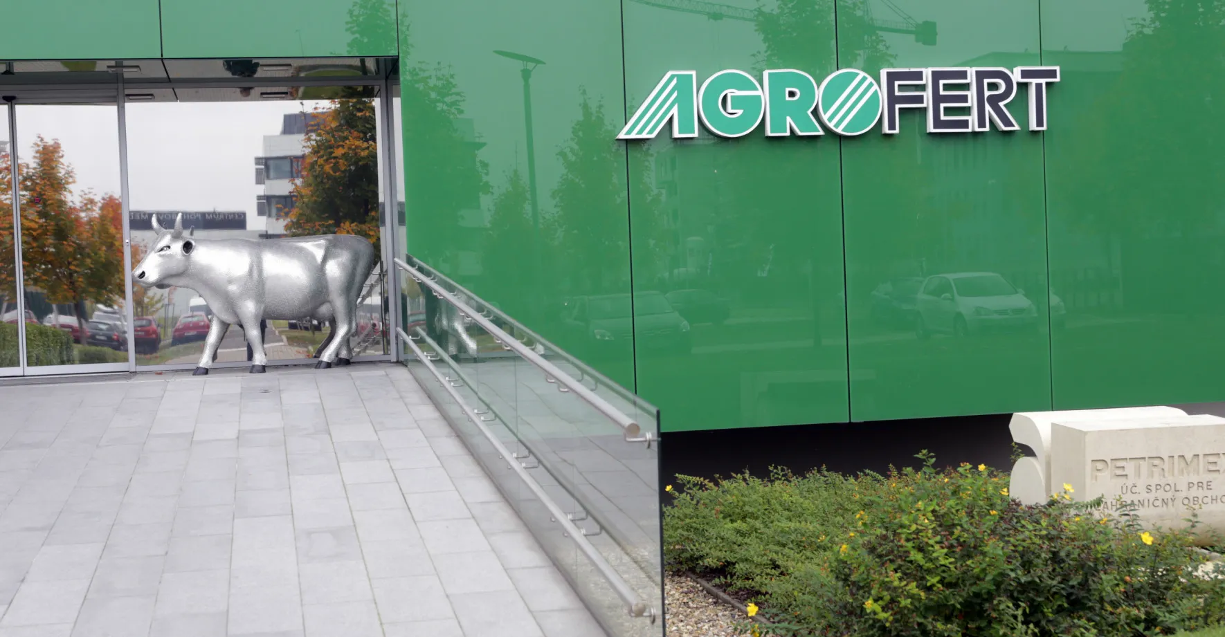 Dvě firmy z Agrofertu hospodařily na cizí půdě. Stát jim vyměřil doplatek 2637 korun