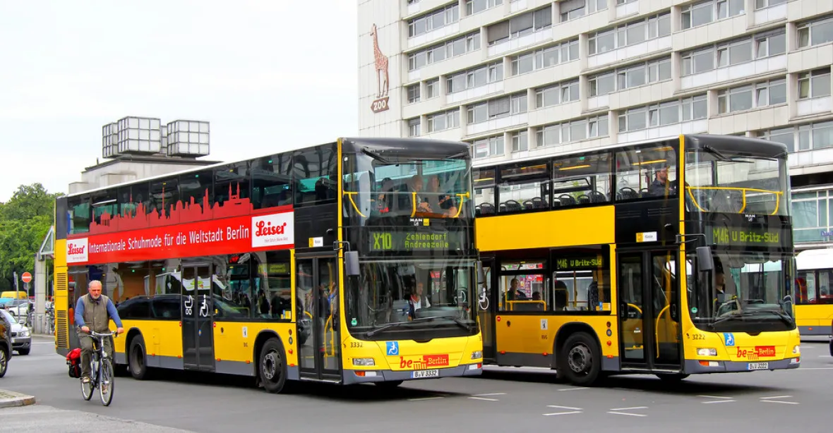Zelené Německo: Auta s nejméně třemi lidmi budou moci do pruhů pro autobusy