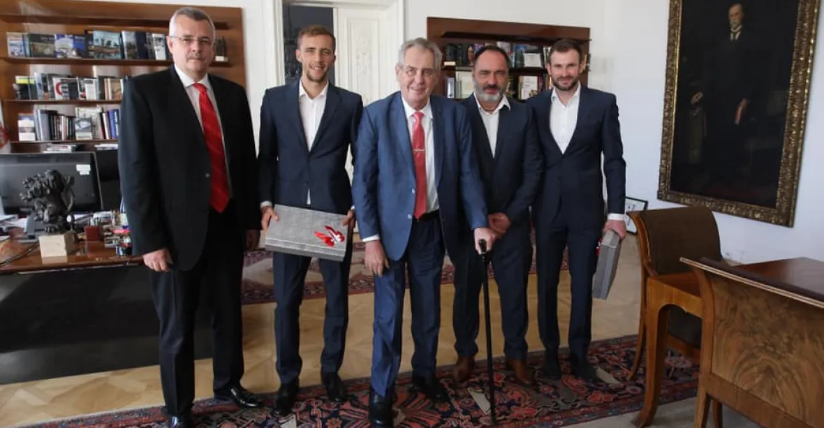 Tvrdík a spol. na Hradě, Zeman přijal delegaci úspěšných slávistických fotbalistů
