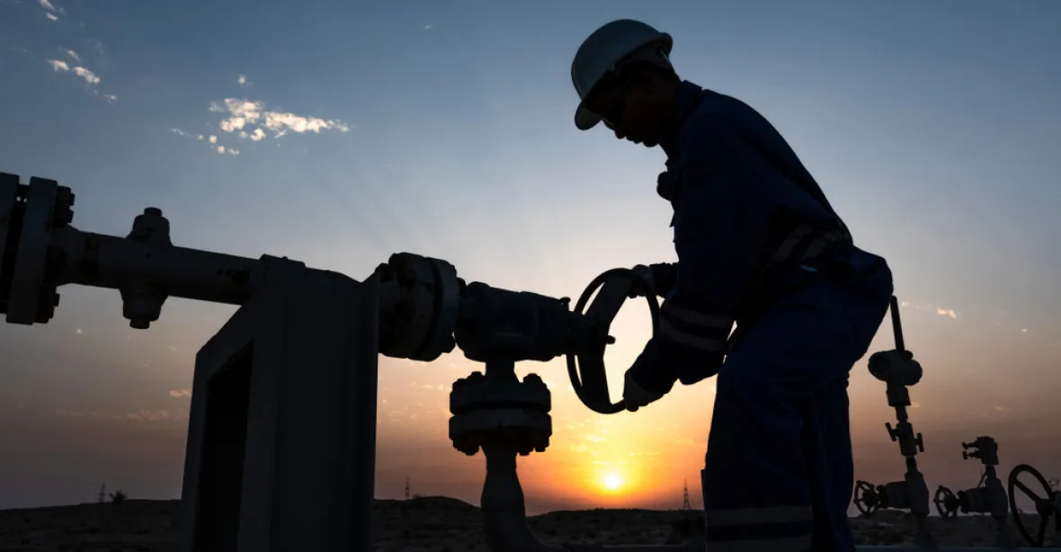Írán oznámil pohádkový nález – nové ropné pole s 53 mld. barelů. Problémem mohou být sankce USA