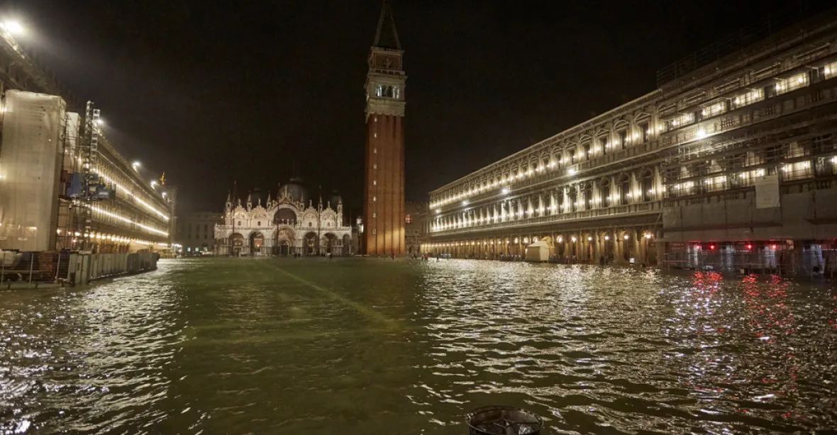 VIDEO: Povodně v Benátkách. Skoro celé historické centrum je pod vodou