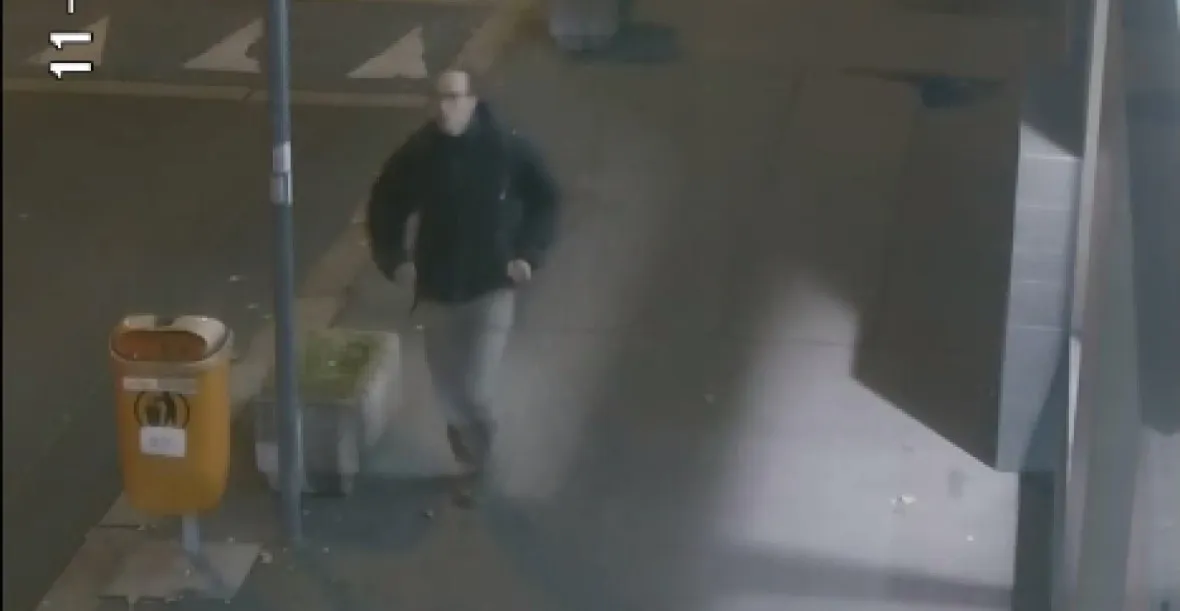 VIDEO: Neznámý útočník dal v Praze bezdůvodně pěstí desetiletému chlapci