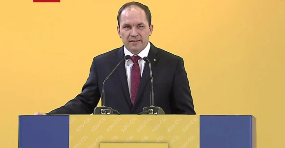 Předseda KDU-ČSL Výborný zvažuje odchod z čela strany