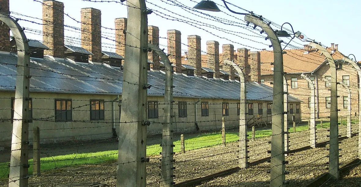Merkelová poprvé navštíví bývalý koncentrační tábor v Osvětimi