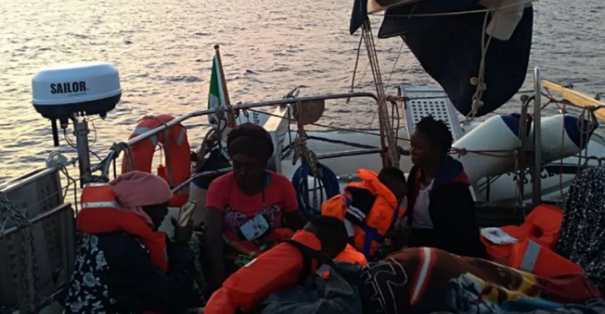 Italská pobřežní stráž zachránila u Lampedusy 143 migrantů