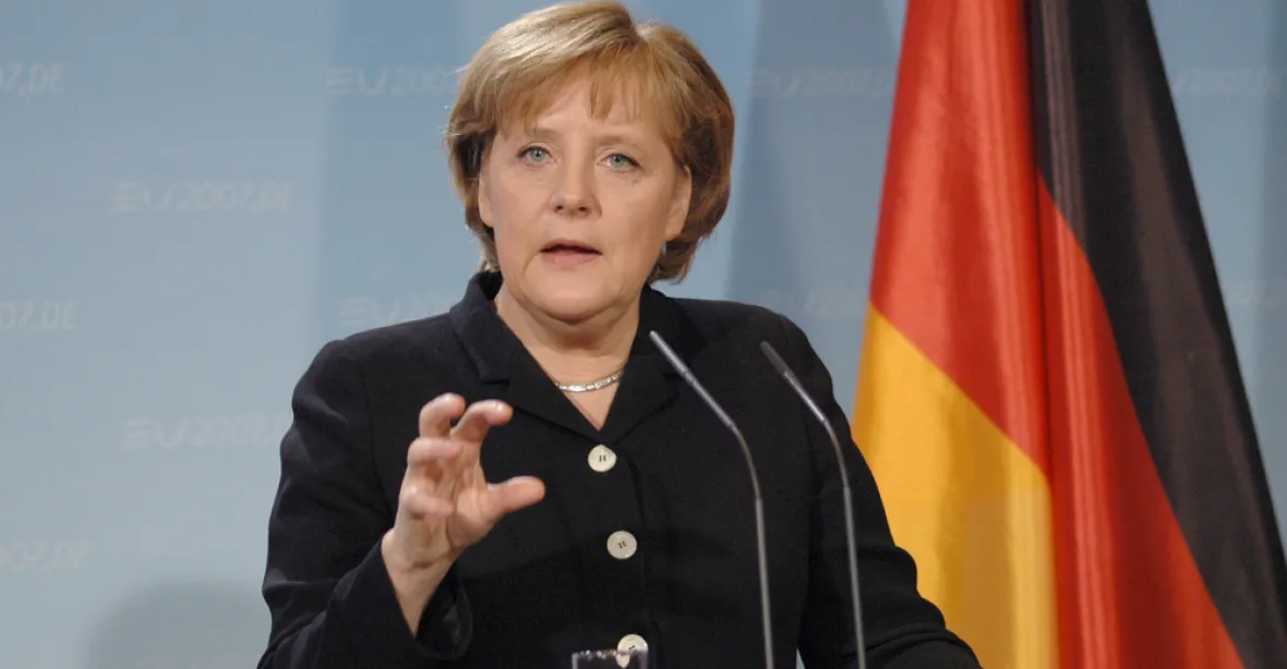 Evropa se není schopna sama bránit, musíme zachovat NATO, říká Merkelová