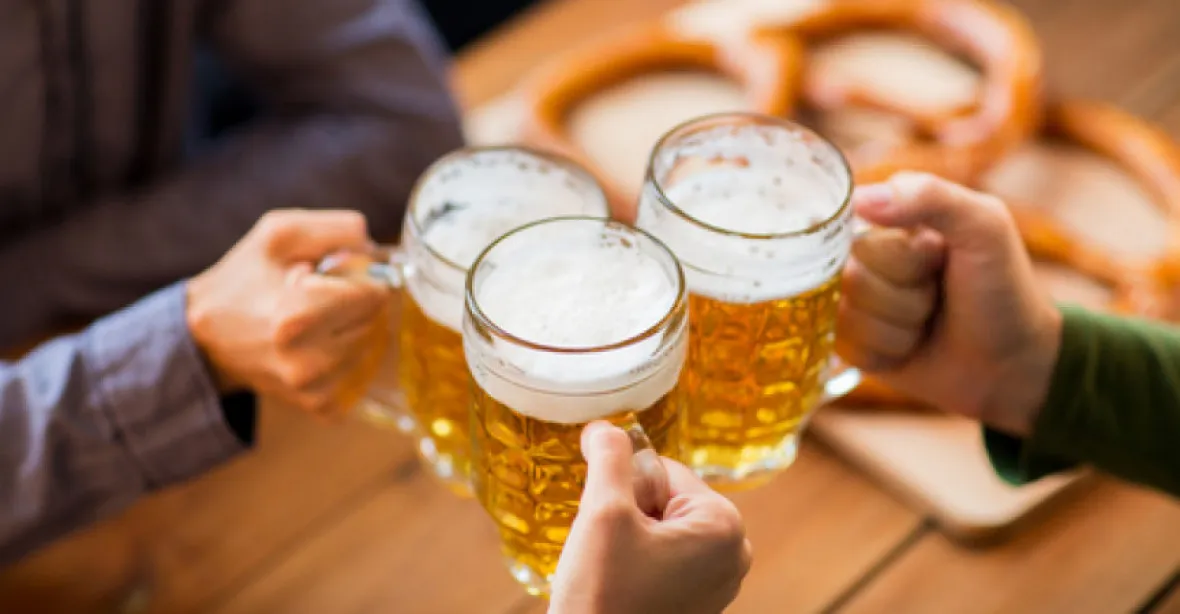 Patří Češi skutečně mezi největší alkoholiky? Čísla zásadně ovlivňuje alkoturismus