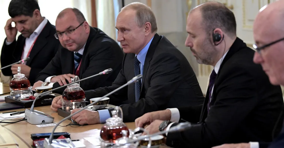 Rusko by okamžitě prodloužilo smlouvu z Prahy, oznámil Putin