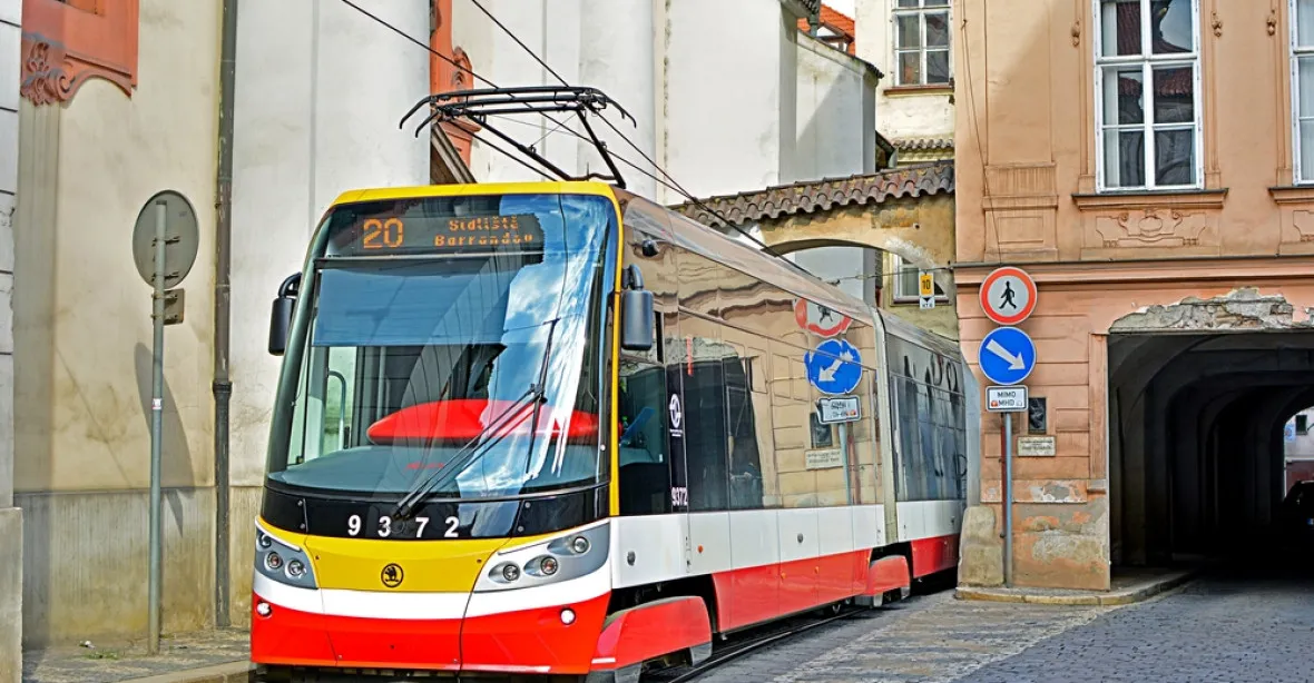 Novým pražským tramvajím hrozí povinné snížení rychlosti na 40 km/h