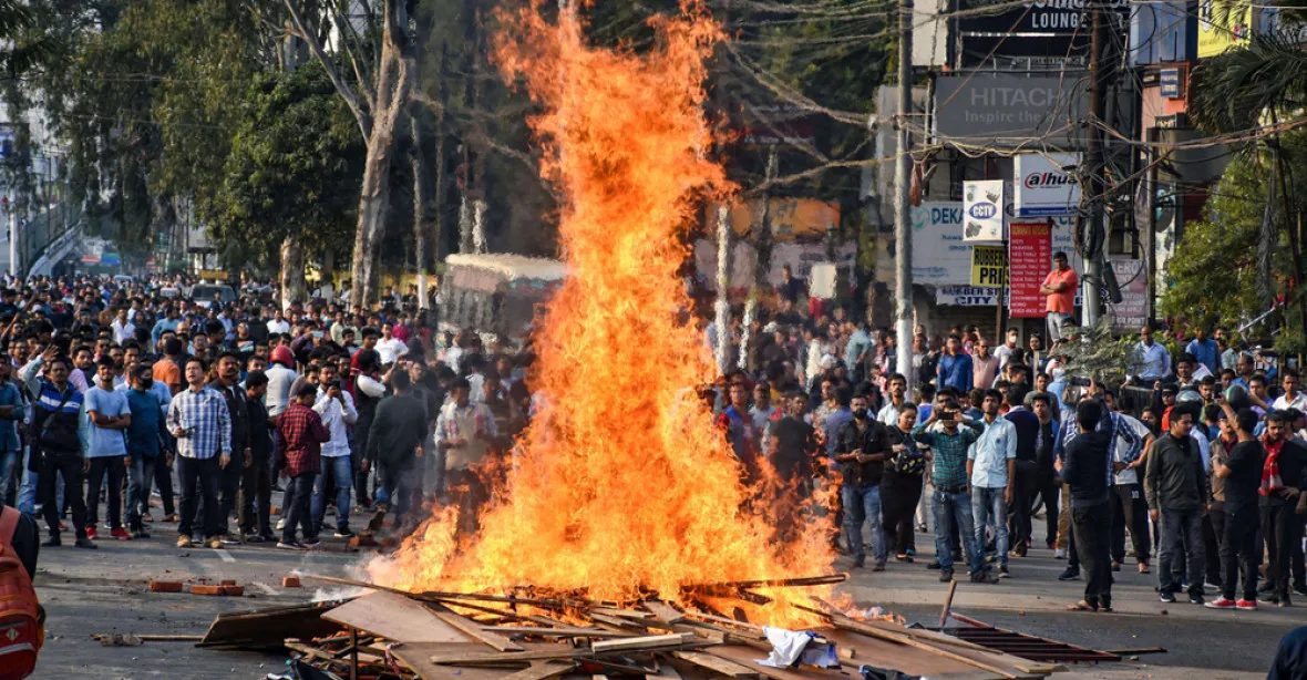 Indie se bouří kvůli kontroverznímu zákonu, protesty si vyžádaly minimálně pět mrtvých