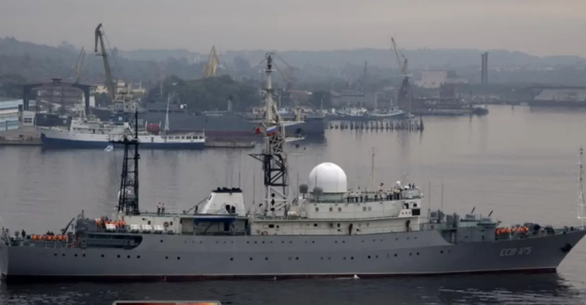 Ruská špionážní loď u amerických břehů dostala varování, chová se podezřele
