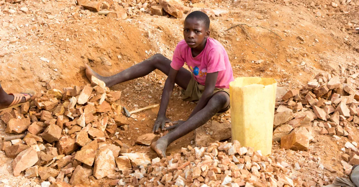 Technologičtí giganti jsou žalováni kvůli dětské práci, některé děti zemřely
