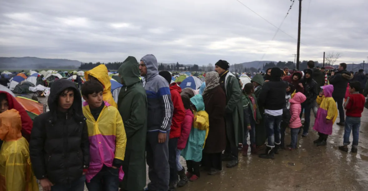 Německo nepřijme dětské uprchlíky z Řecka, Seehofer se bojí „sacího efektu“