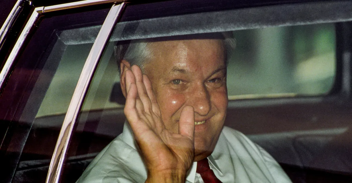 „Nenasytně konzumoval a bylo mu líto, že nebyl koňak.“ Británie měla plán, kdyby se Jelcin upil