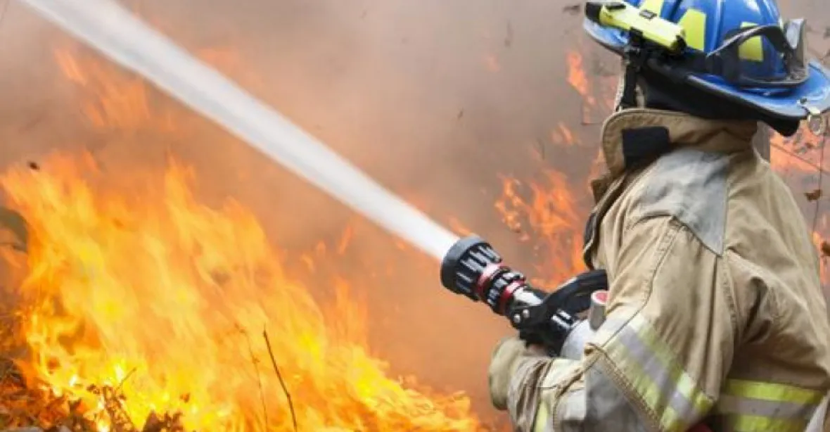 Část Austrálie vyhlásila kvůli požárům stav nouze, tisíce lidí prchají