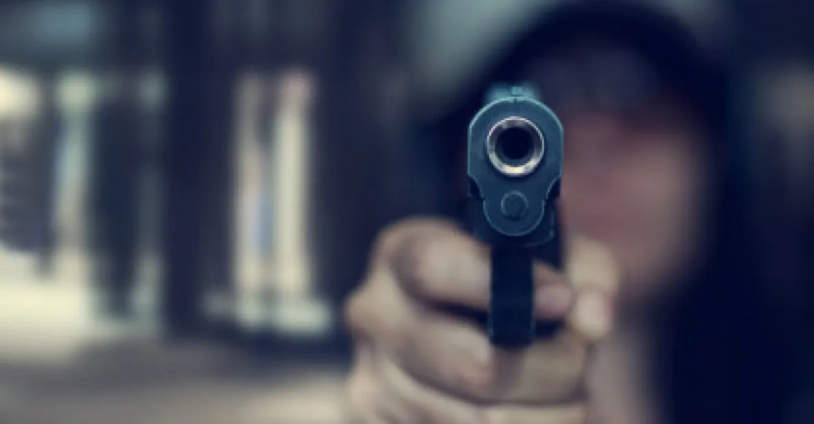 Proti zlodějům se zbraní v ruce. Majitelé domů by mohli vykradače beztrestně zastřelit