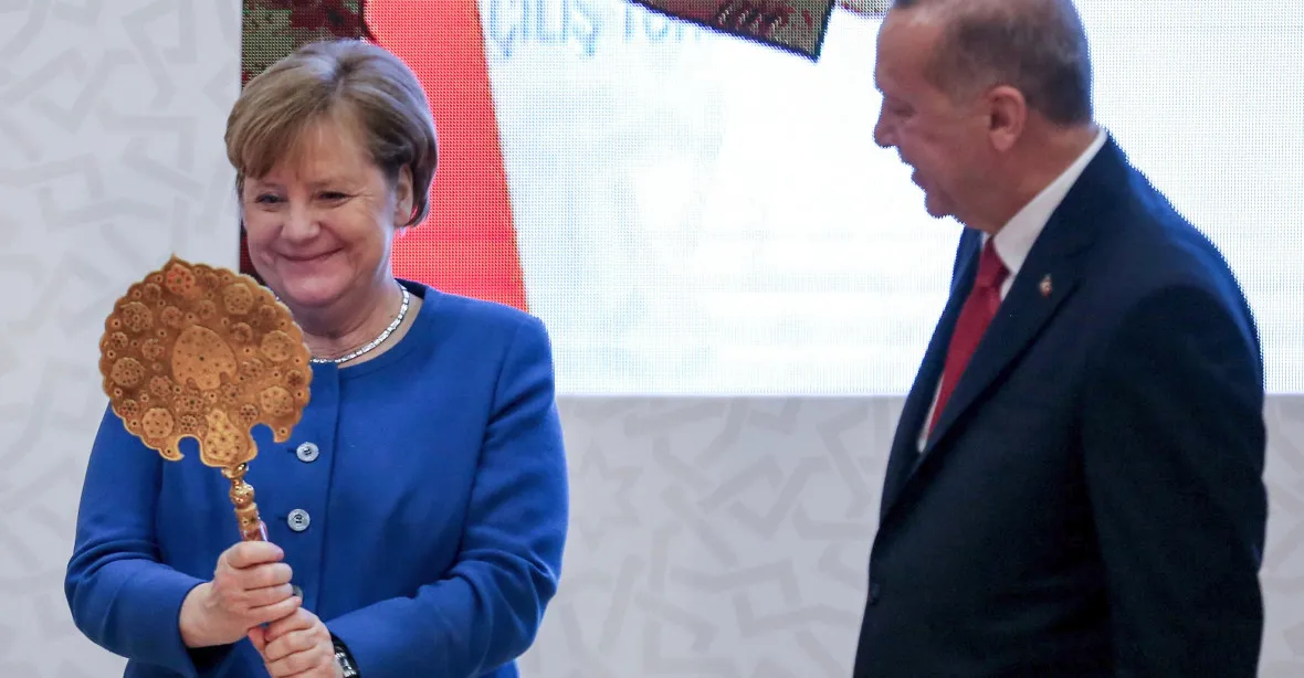 Sbližování Ankary a Berlína: Merkelová pošle Erdoganovi peníze na syrské běžence