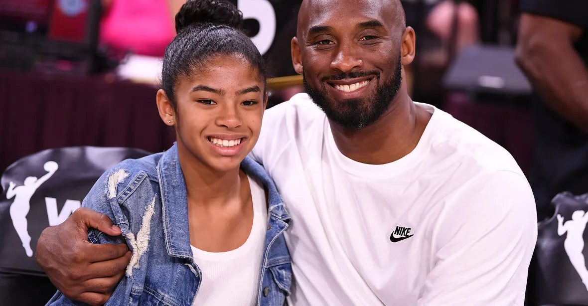 Při pádu helikoptéry zemřel basketbalista Kobe Bryant a jeho třináctiletá dcera