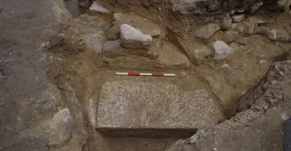 Archeologové zřejmě objevili ztracený klášter, kde byl korunován první král Anglie