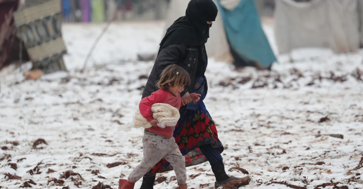V mrazu ve stanech. Stovky tisíc Syřanů bez domova přežívají v táborech