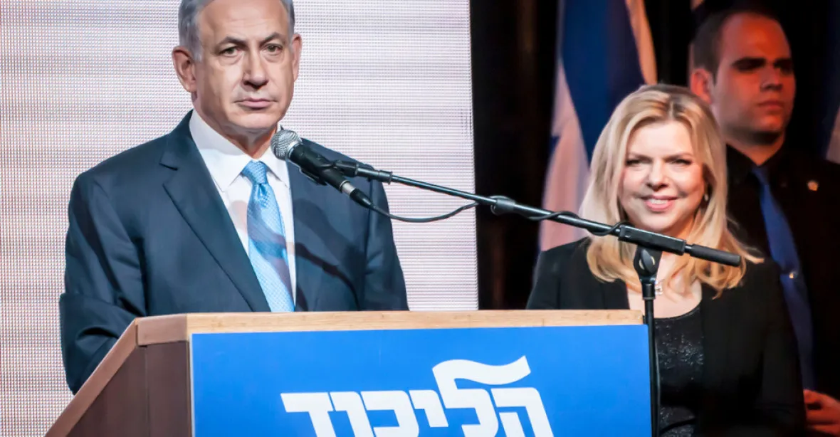 Hospodyně žaluje manželku izraelského premiéra za způsobené trauma