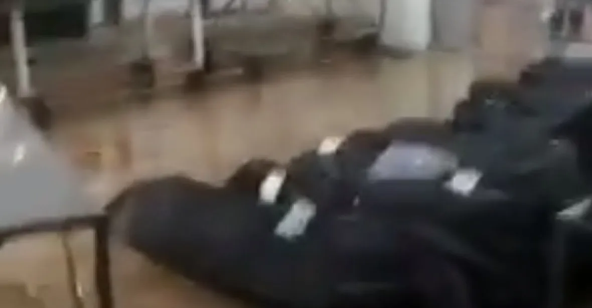Video ukazuje íránskou márnici plnou údajných obětí koronaviru. Autora zatkli
