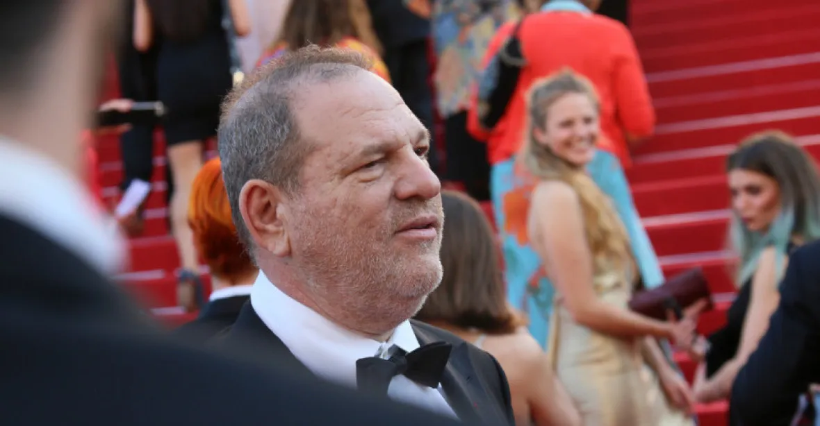 Producent Weinstein byl po operaci srdce převezen do nechvalně známého vězení