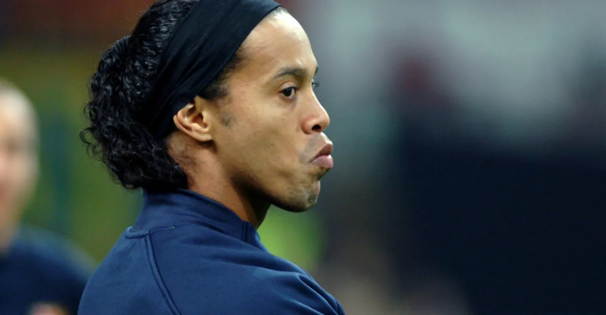Slavný fotbalista Ronaldinho je ve vazbě. Podle právníka nechápe, co se děje