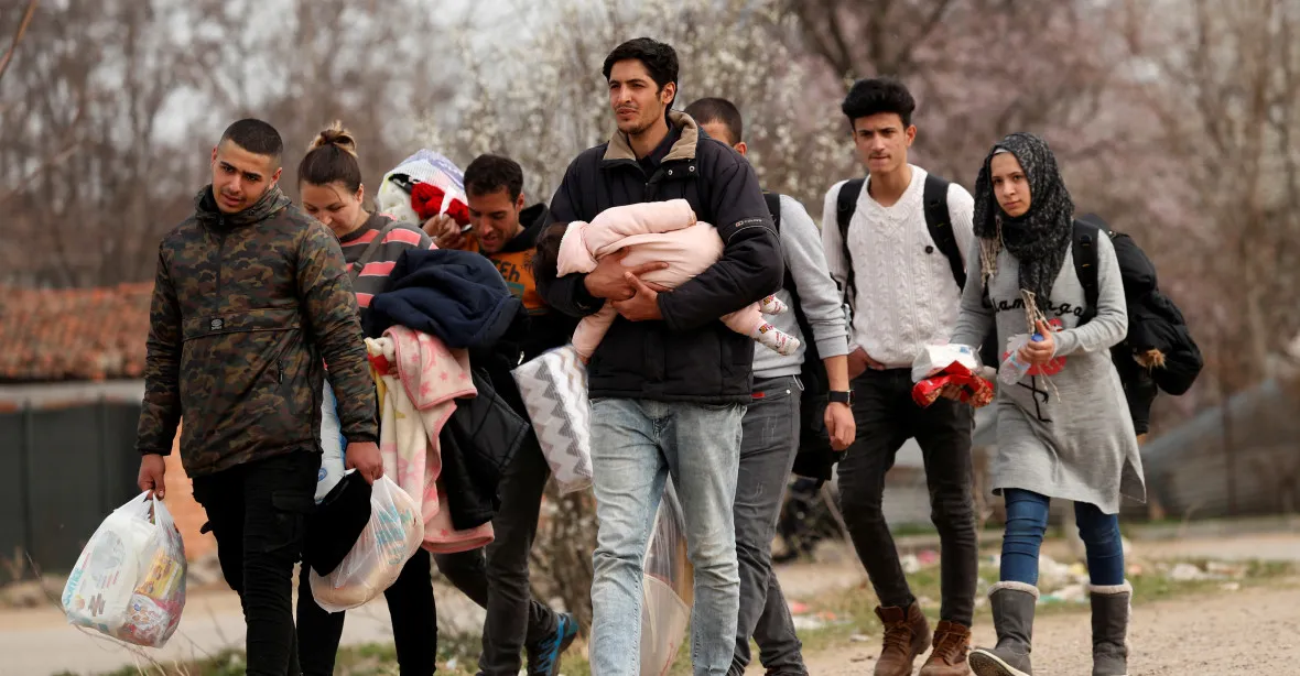 Atmosféra se změnila. Obyčejní Řekové už migrantům pomáhat nechtějí, říká český velvyslanec