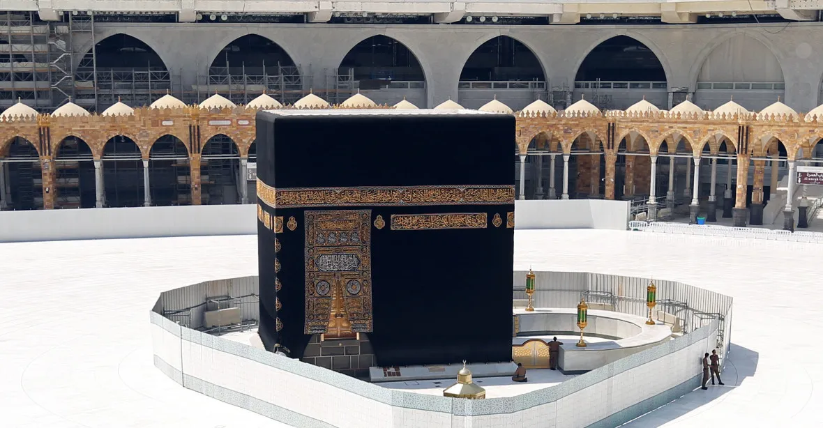 VIDEO: Fascinující záběry z vylidněné Mekky. Nádvoří Velké mešity je kvůli koronaviru prázdné