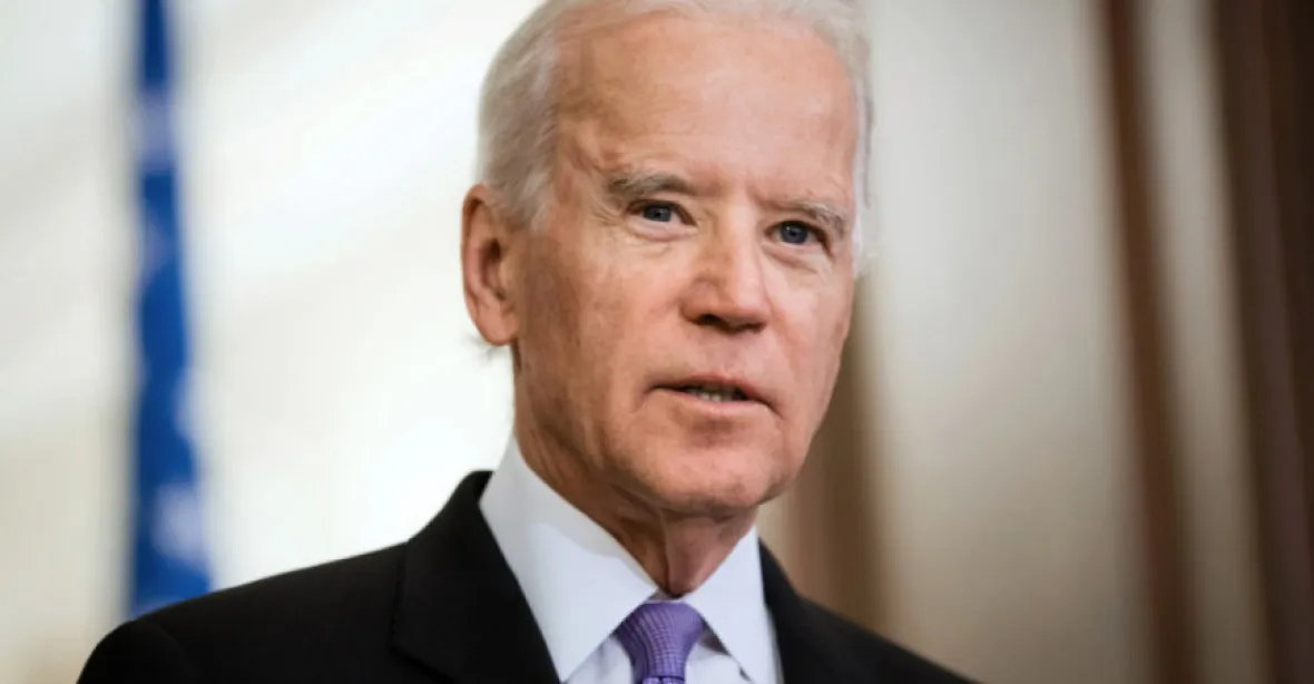 Joe Biden ovládl primárky demokratů na Floridě, v Illinois i Arizoně