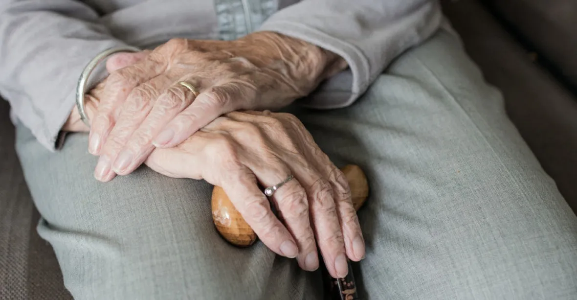 Zemřela již čtvrtá nakažená seniorka z domova důchodců v Michli