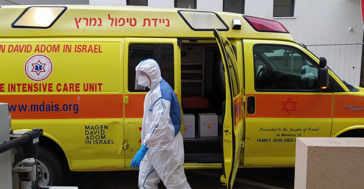 Izrael vyčlení 80 % lůžek pro pacienty s Covid-19. Rozsudek smrti pro ostatní, volají nemocnice
