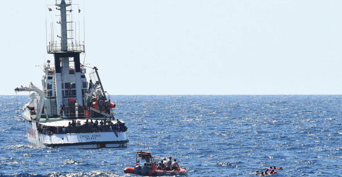 Itálie umístí migranty z plavidla Alan Kurdi na loď do karantény