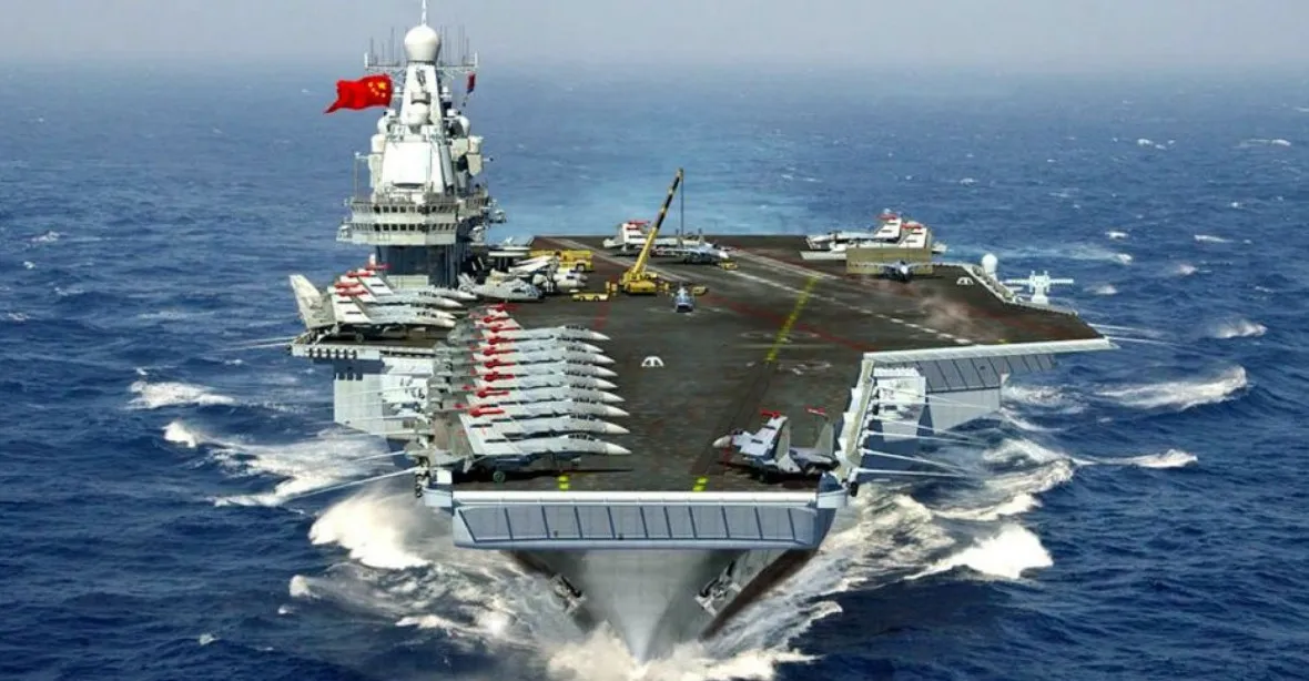 Demonstrace síly. Čínská letadlová loď proplula s flotilou kolem Tchaj-wanu