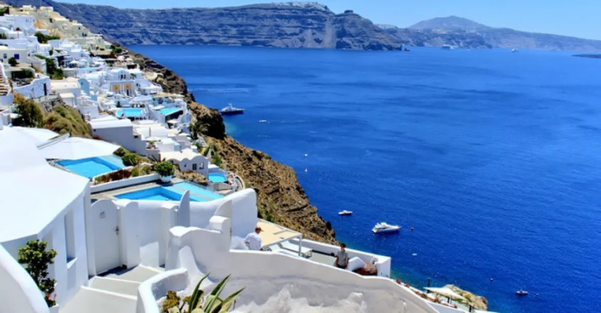 Dovolená v Řecku bude asi problém. 65 % hotelů hrozí letos bankrot