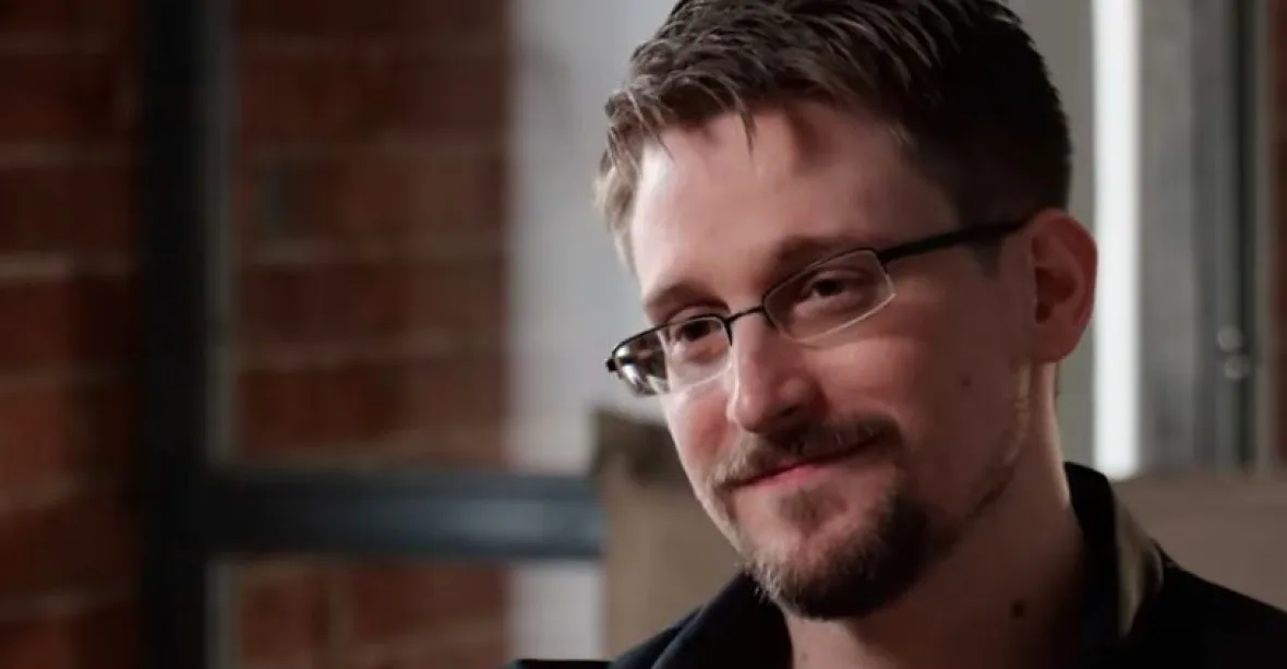 Snowden chce v Rusku zůstat další tři roky, požádal o povolení