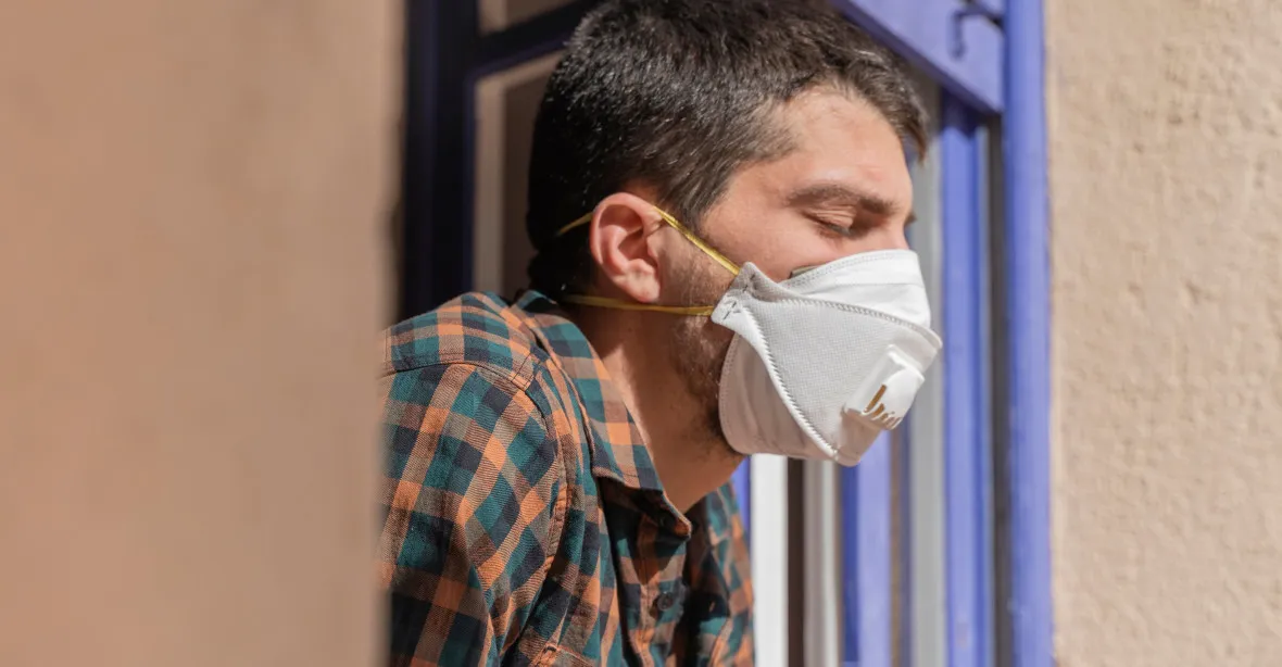 Koronavirus se může vázat na znečištění ovzduší, dolétne pak dál, naznačuje studie